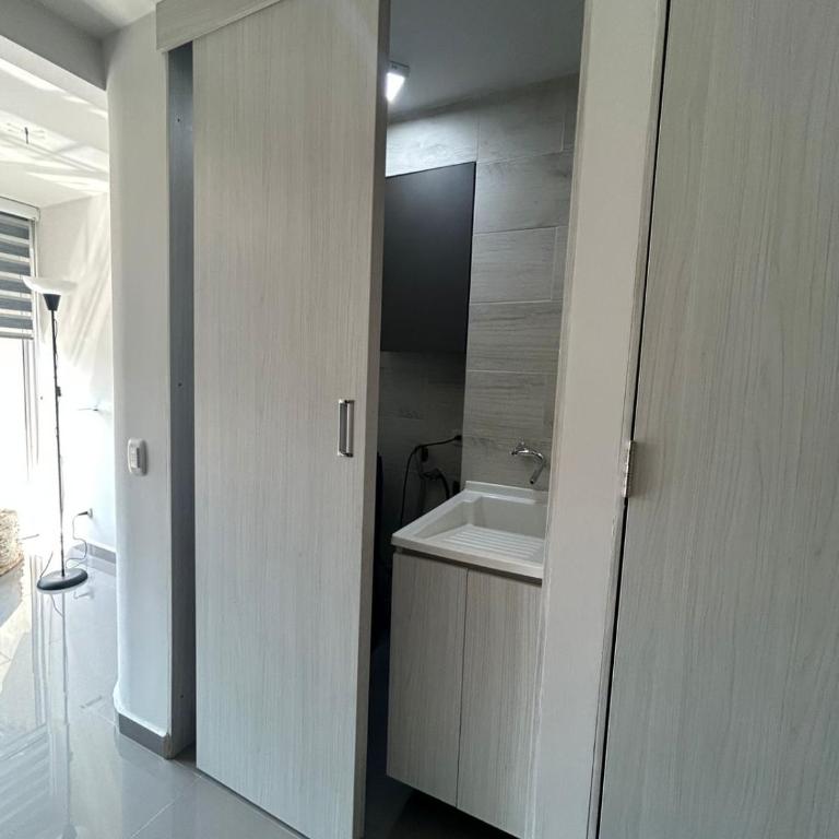 Apartamento tipo loft al norte de Cali, cerca al aeropuerto y terminal - One-Bedroom Apartment - 37