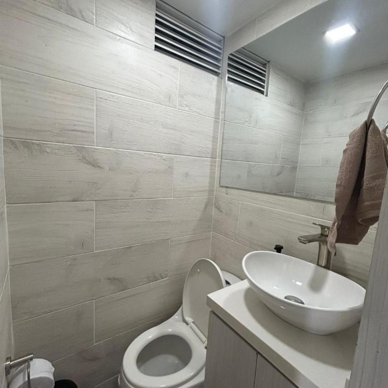 Apartamento tipo loft al norte de Cali, cerca al aeropuerto y terminal - One-Bedroom Apartment - 52