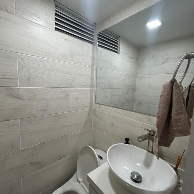 Apartamento tipo loft al norte de Cali, cerca al aeropuerto y terminal - One-Bedroom Apartment - 53