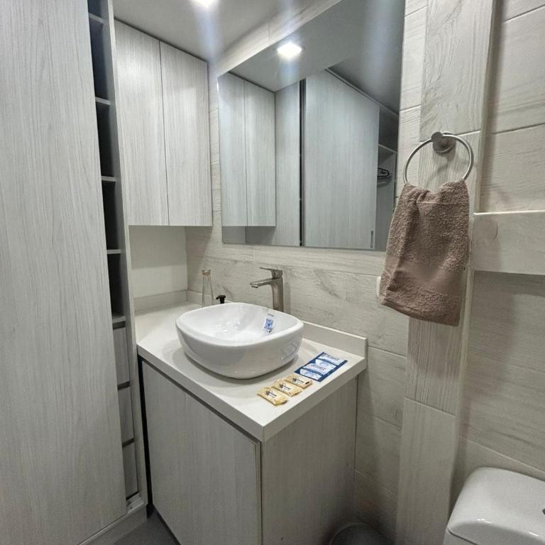 Apartamento tipo loft al norte de Cali, cerca al aeropuerto y terminal - One-Bedroom Apartment - 57