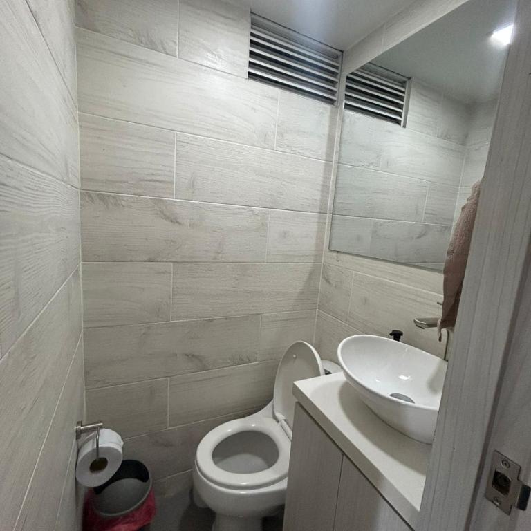 Apartamento tipo loft al norte de Cali, cerca al aeropuerto y terminal - One-Bedroom Apartment - 67