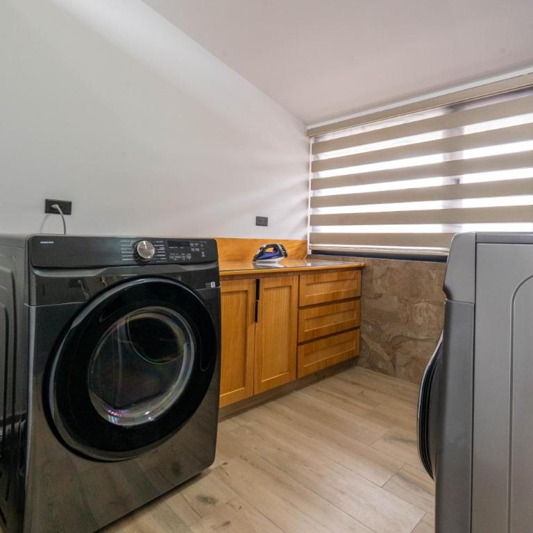 Moderna Casa Cuenca - Three-Bedroom House - 4