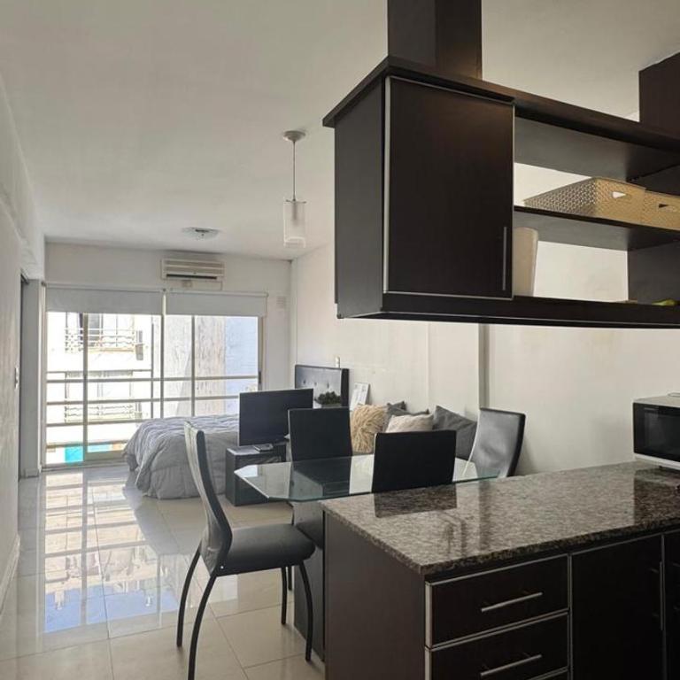 DISEÑO Y CONFORD EN PLENO CENTRO Porteño - Estudio Familiar - 1