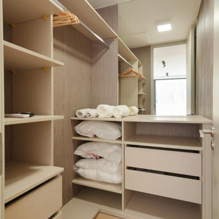 Depto de lujo, ubicación privilegiada con estacionamiento - One-Bedroom Apartment - 9