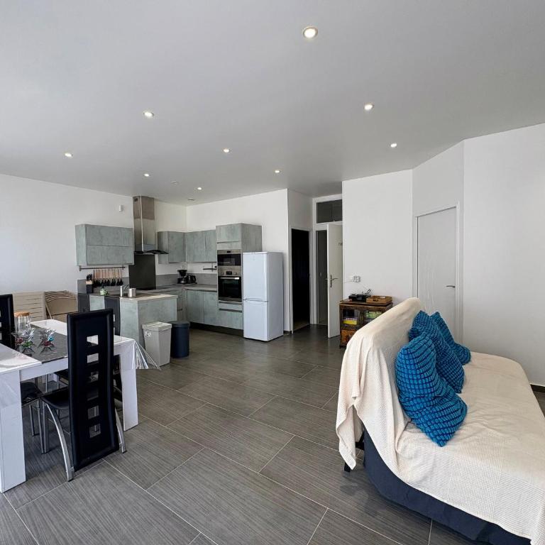 Bel appartement à 650m de la plage avec WIFI et parking - FR-1-323-589 - Apartment - 2