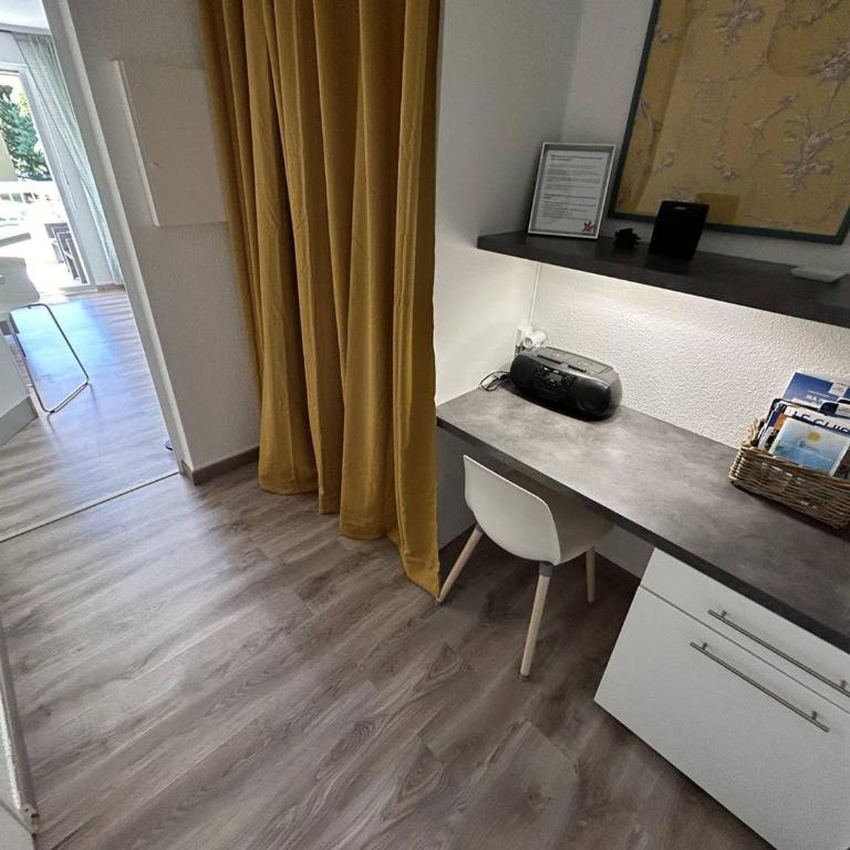 Studio rénové avec terrasse et parking au Lavandou - FR-1-251-871 - Apartment - 8