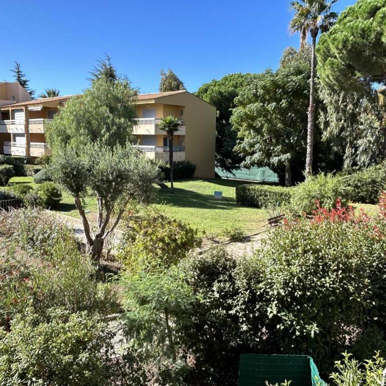 Studio rénové avec terrasse et parking au Lavandou - FR-1-251-871 - Apartment - 9