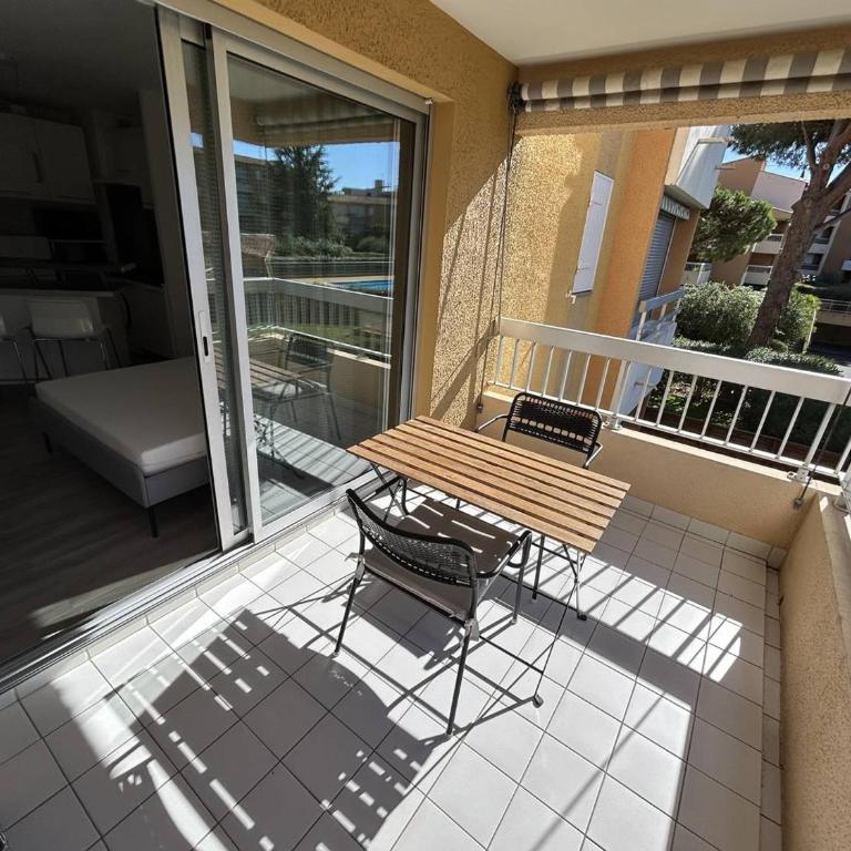 Studio rénové avec terrasse et parking au Lavandou - FR-1-251-871 - Apartment - 11
