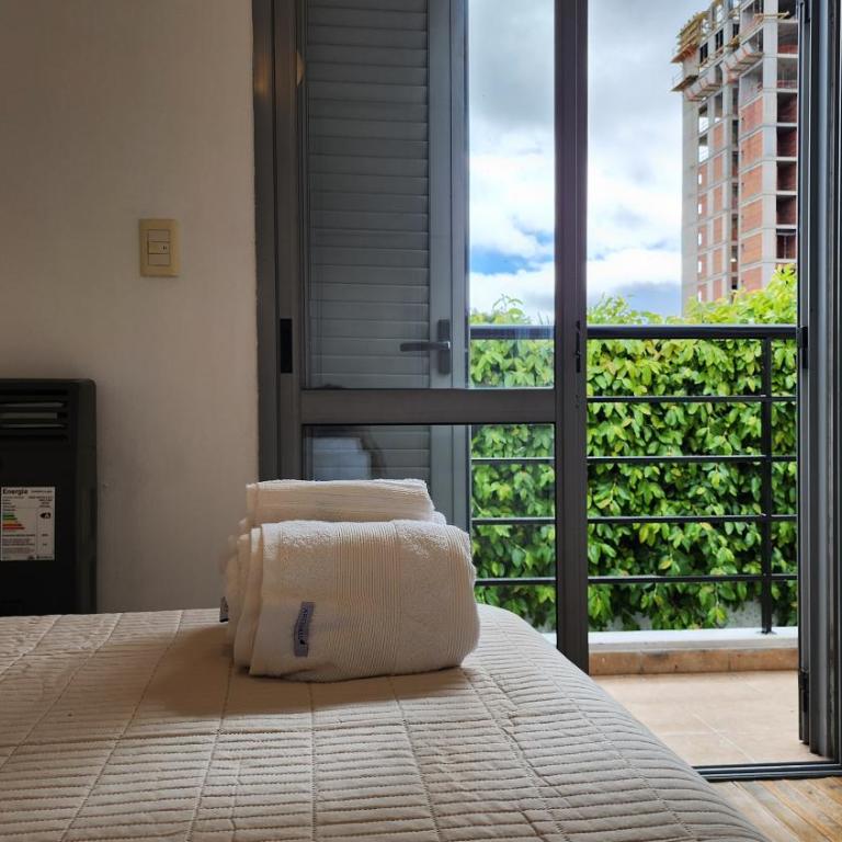 Departamento Centrico con vista única a Plaza Sarmiento - Apartamento de 1 dormitorio - 13