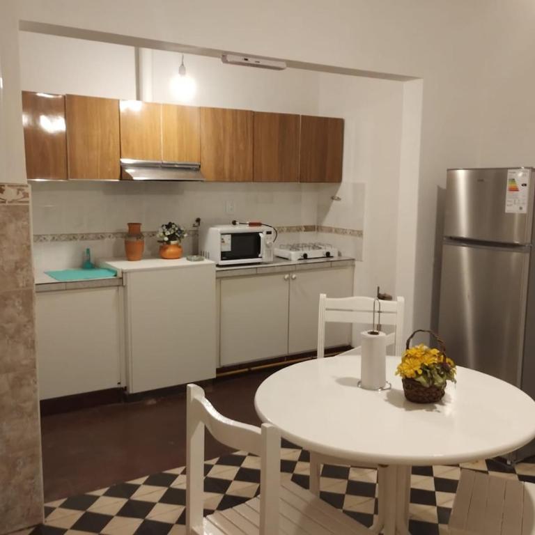 Casa Alojamiento con jardín y cochera - Casa con 1 dormitorio - 8