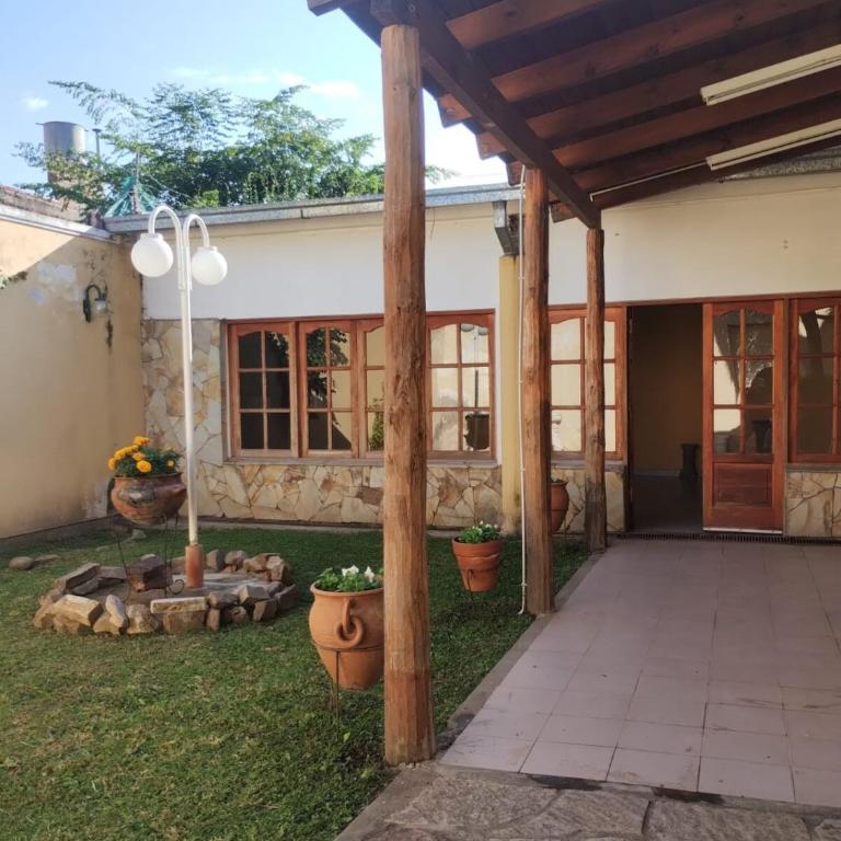 Casa Alojamiento con jardín y cochera - Casa con 1 dormitorio - 9