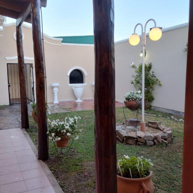 Casa Alojamiento con jardín y cochera - Casa con 1 dormitorio - 10