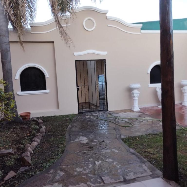 Casa Alojamiento con jardín y cochera - Casa con 1 dormitorio - 11