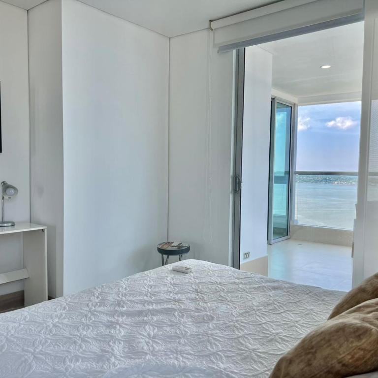 Oceanview Bocagrande Laguito Palmetto Sunset Building - Two-Bedroom Apartment with Balcony and Sea View - 5