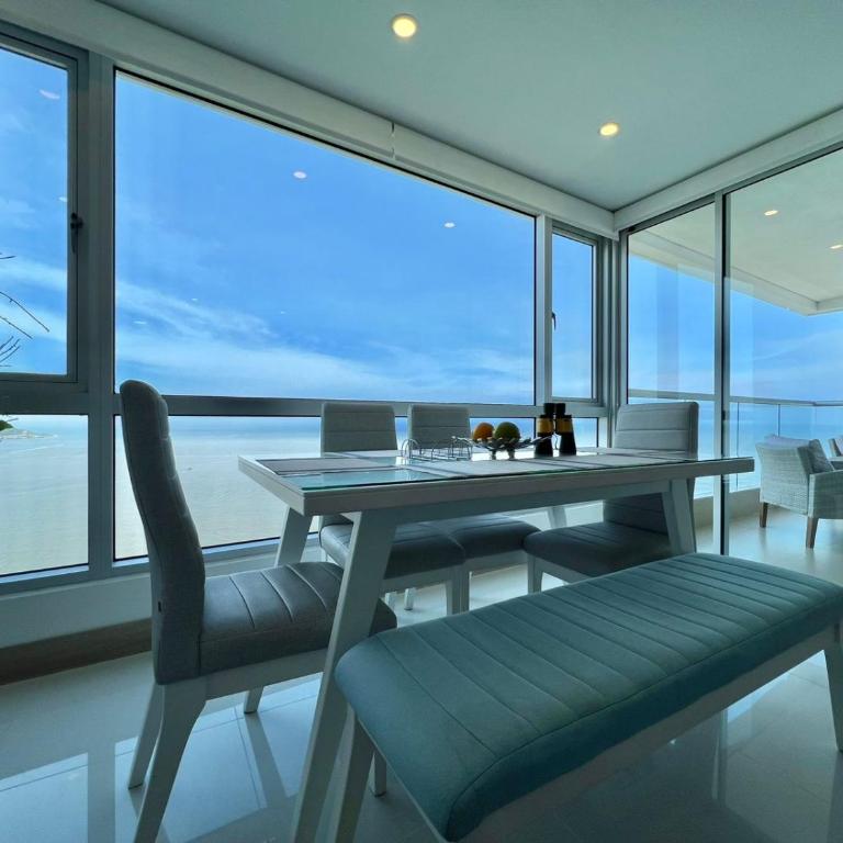 Oceanview Bocagrande Laguito Palmetto Sunset Building - Two-Bedroom Apartment with Balcony and Sea View - 26