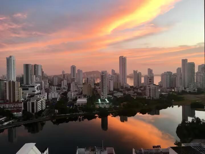 Oceanview Bocagrande Laguito Palmetto Sunset Building - Two-Bedroom Apartment with Balcony and Sea View - 27