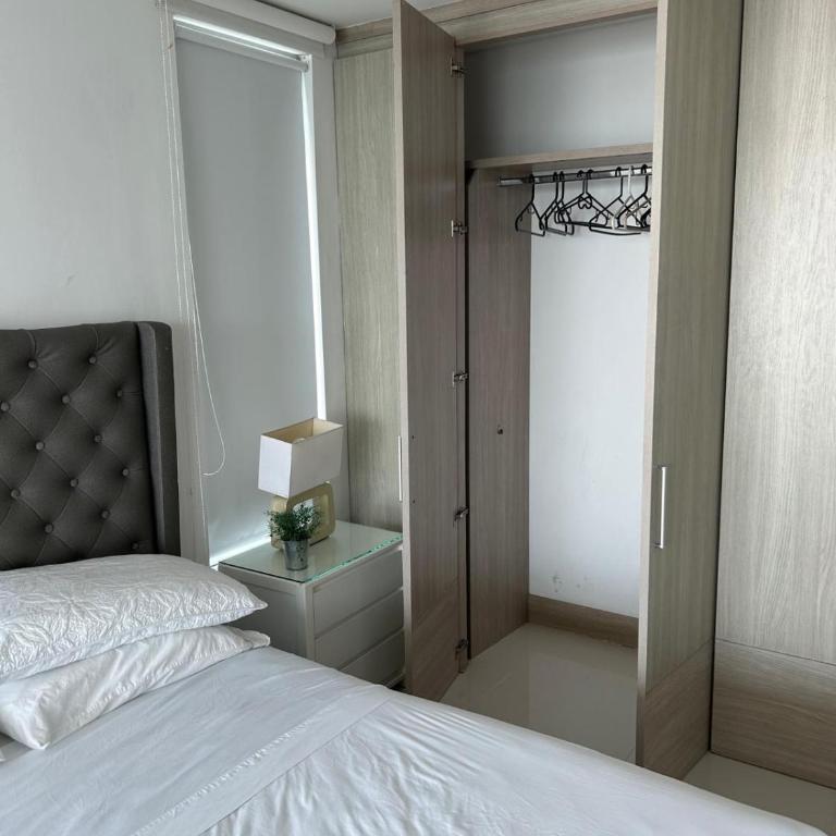 Oceanview Bocagrande Laguito Palmetto Sunset Building - Two-Bedroom Apartment with Balcony and Sea View - 33
