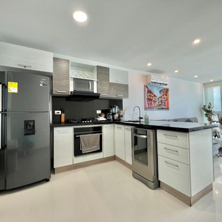 Oceanview Bocagrande Laguito Palmetto Sunset Building - Two-Bedroom Apartment with Balcony and Sea View - 43