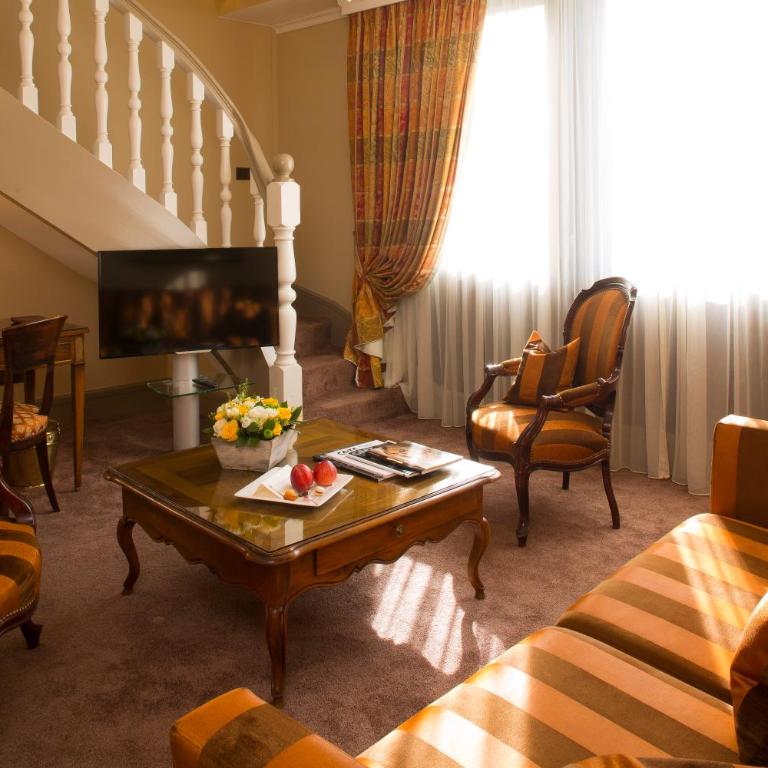 Hôtel de la Cigogne - Suite en Duplex avec Lit Queen-Size - 2