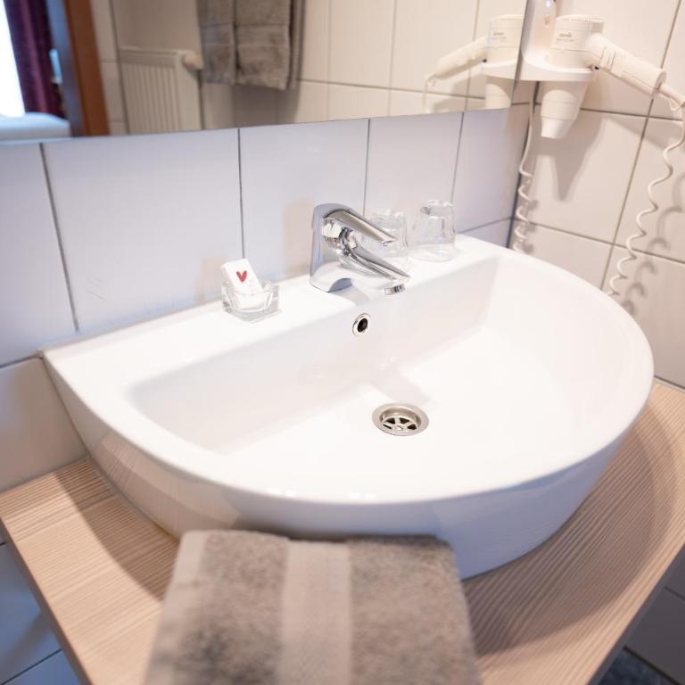Gästehaus Ehweiner - Deluxe Doppel-/Zweibettzimmer - 14
