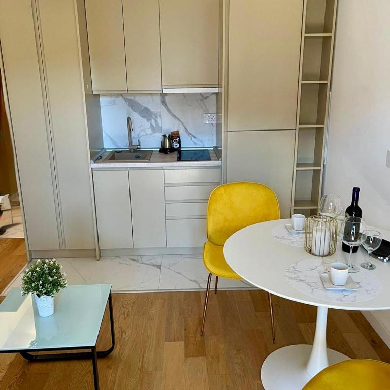 Balkan Square - One-Bedroom Apartment - 9
