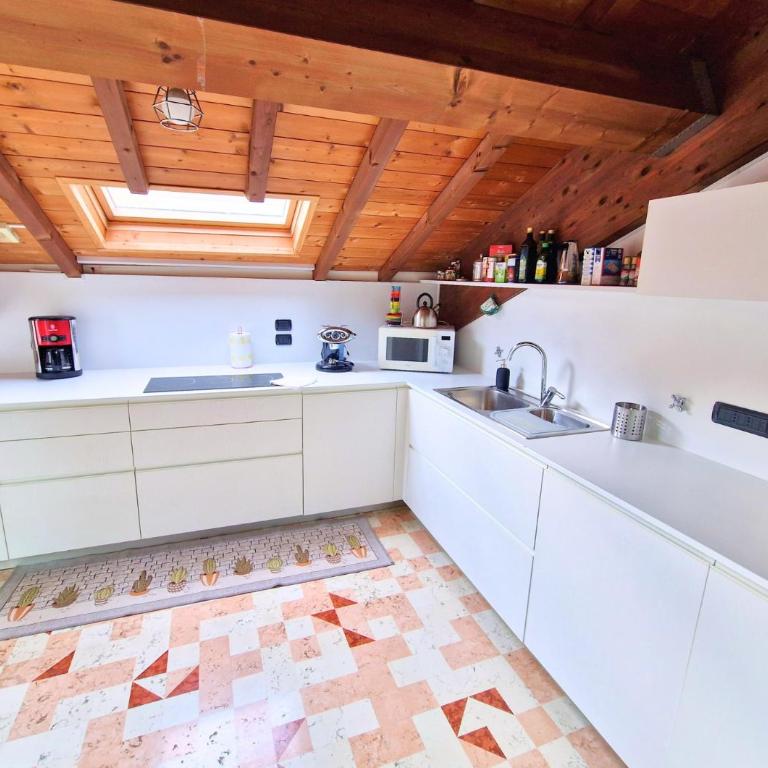 HT - Casa dell'artista in Piazza delle Erbe - Appartamento con 3 Camere da Letto - 4