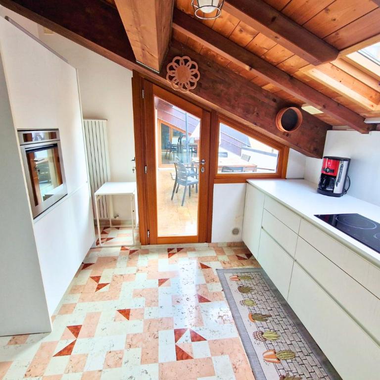 HT - Casa dell'artista in Piazza delle Erbe - Appartamento con 3 Camere da Letto - 5