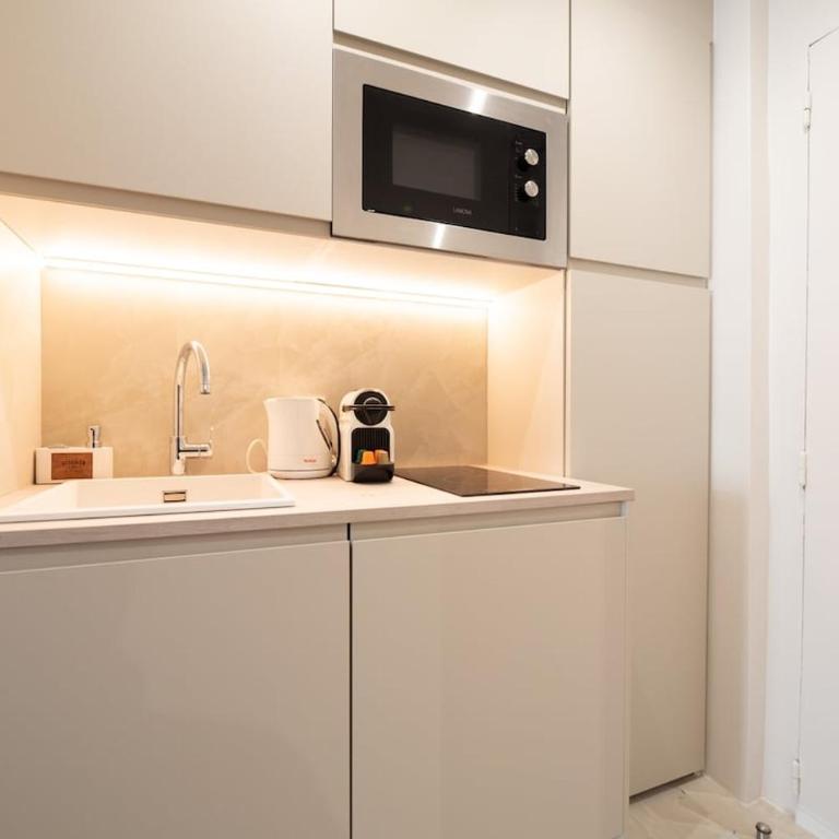 Charming Parisian Flat by Champs Elysées - Studio Lit King-Size Deluxe - 4