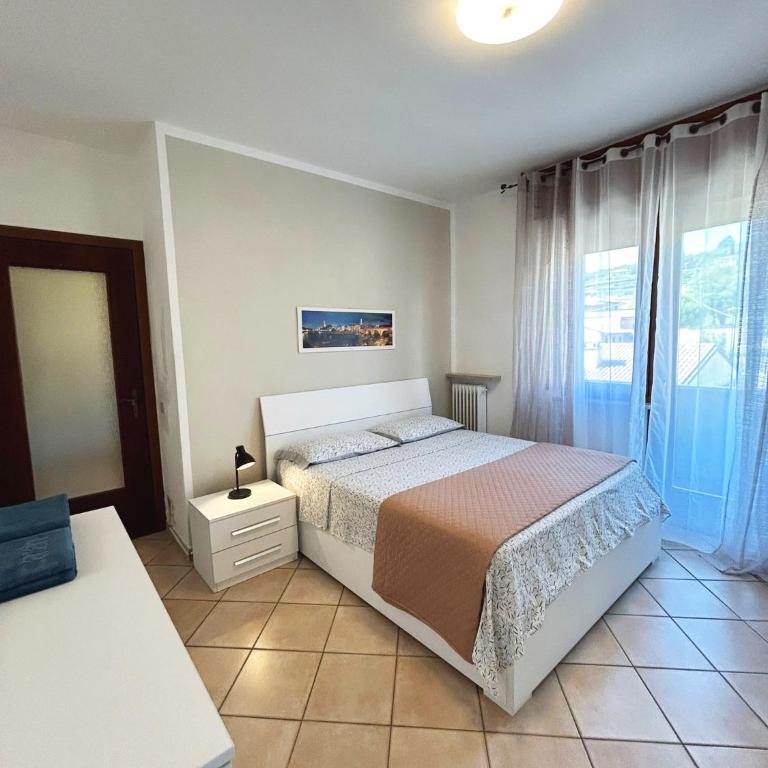 Sacro Cuore Comfort Apartment - 5 Min Walk - Appartamento Standard con 2 Camere da Letto - 1