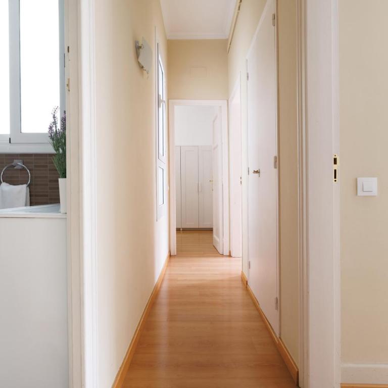 Elegance and Comfort in Barcelona, 4Bedroom Apartment in the Most Exclusive Area - Four-Bedroom Apartment - 43