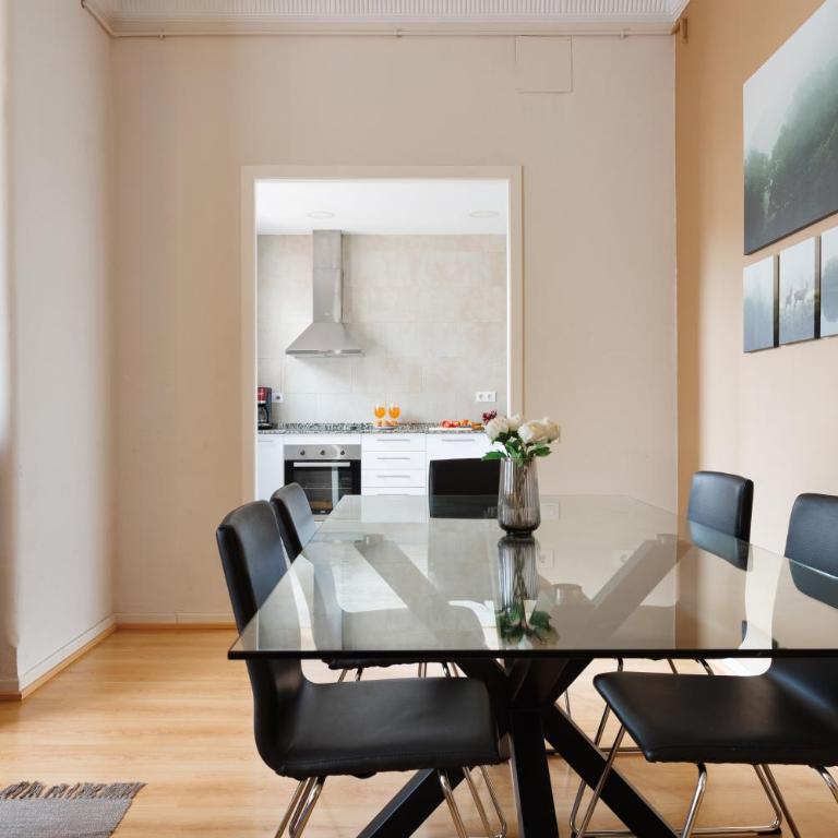 Elegance and Comfort in Barcelona, 4Bedroom Apartment in the Most Exclusive Area - Four-Bedroom Apartment - 13