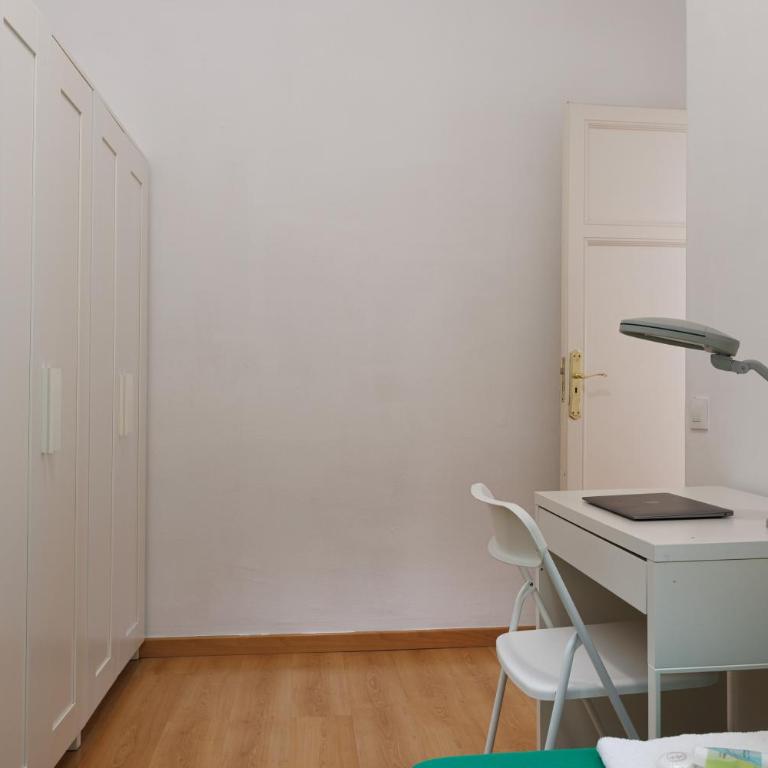 Elegance and Comfort in Barcelona, 4Bedroom Apartment in the Most Exclusive Area - Four-Bedroom Apartment - 22