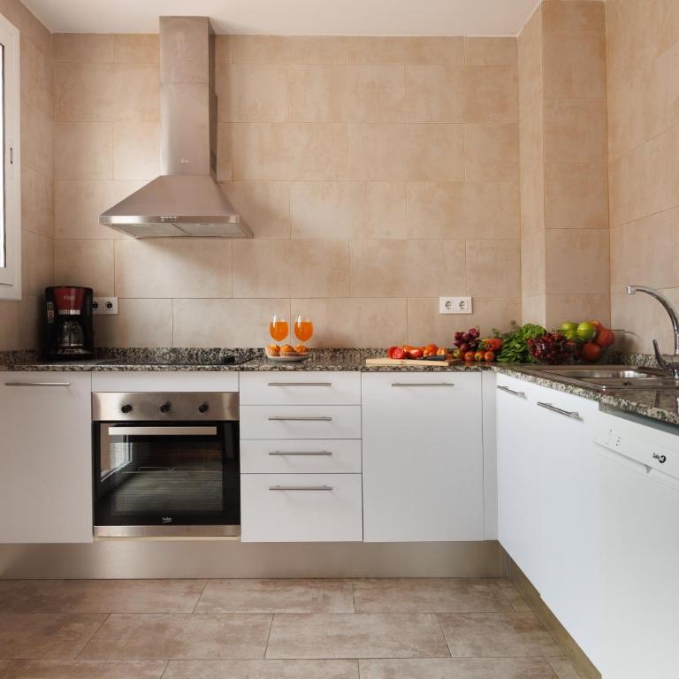 Elegance and Comfort in Barcelona, 4Bedroom Apartment in the Most Exclusive Area - Four-Bedroom Apartment - 7