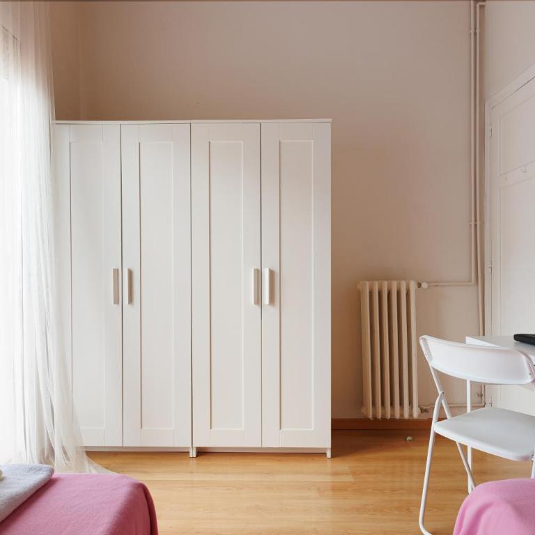 Elegance and Comfort in Barcelona, 4Bedroom Apartment in the Most Exclusive Area - Four-Bedroom Apartment - 19