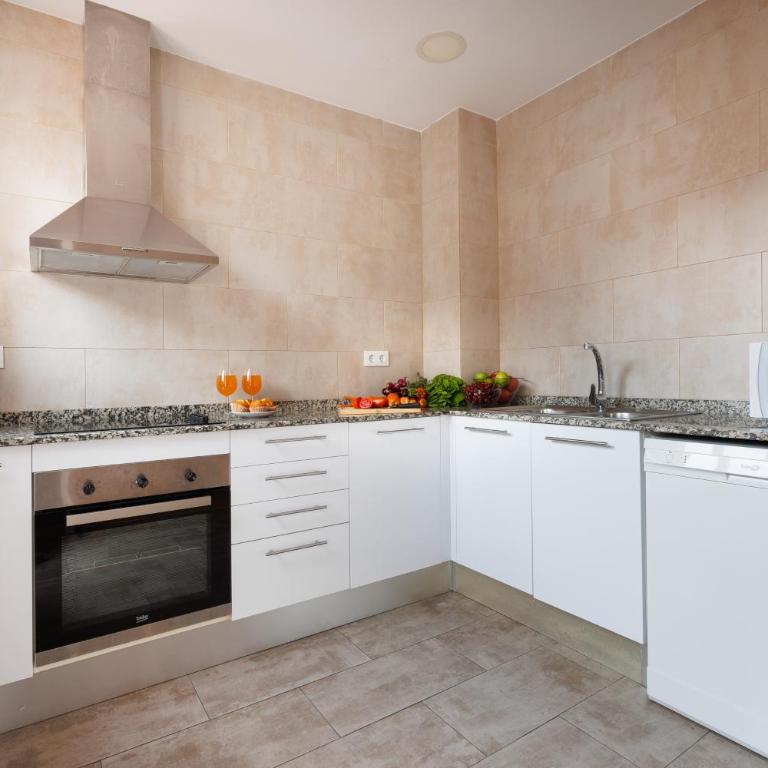 Elegance and Comfort in Barcelona, 4Bedroom Apartment in the Most Exclusive Area - Four-Bedroom Apartment - 28