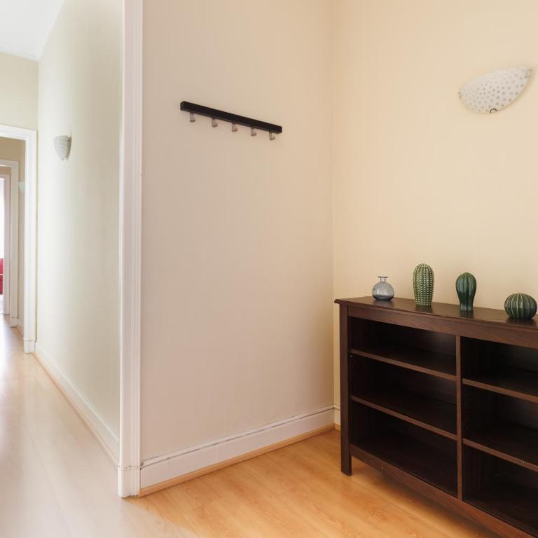 Elegance and Comfort in Barcelona, 4Bedroom Apartment in the Most Exclusive Area - Four-Bedroom Apartment - 42