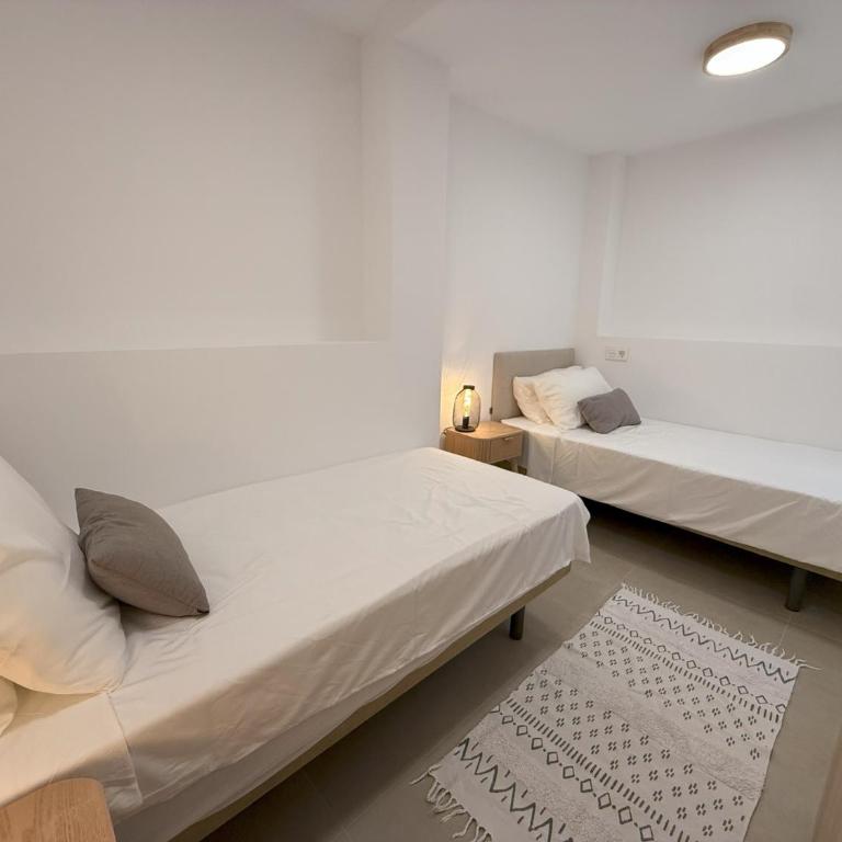 Boutique 2 Bedroom Apartment in Estepona Old Town Centre, Rooftop Terrace, 2 Min Walk to Beach - Apartamento de 2 dormitorios - 7