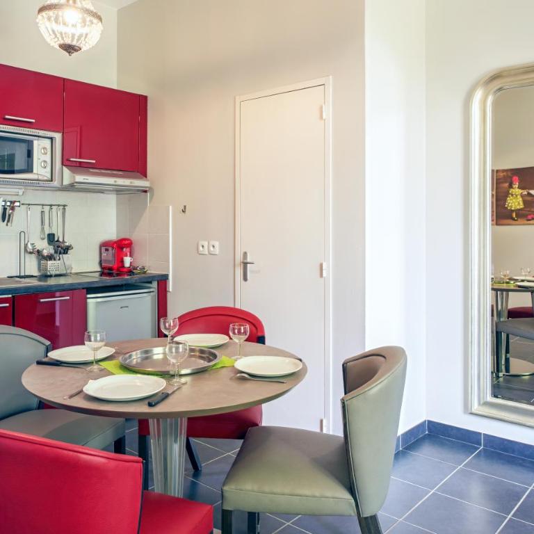 Apparthôtel Tempologis - Chateau de la Rochette - Appartement Supérieur (2 Adultes) - 1