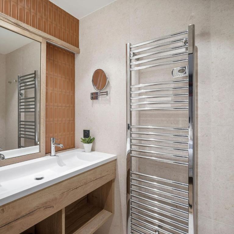 Chalet raffiné avec accès pistes et Jacuzzi - FR-1-568-57 - Appartement - 5