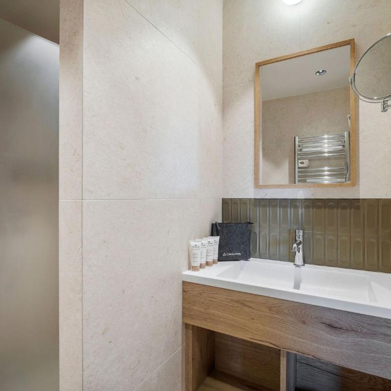 Chalet raffiné avec accès pistes et Jacuzzi - FR-1-568-57 - Appartement - 10