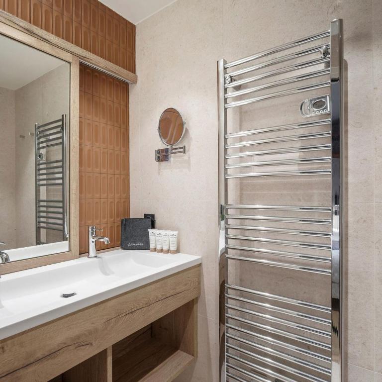 Chalet raffiné avec accès pistes et Jacuzzi - FR-1-568-57 - Appartement - 14