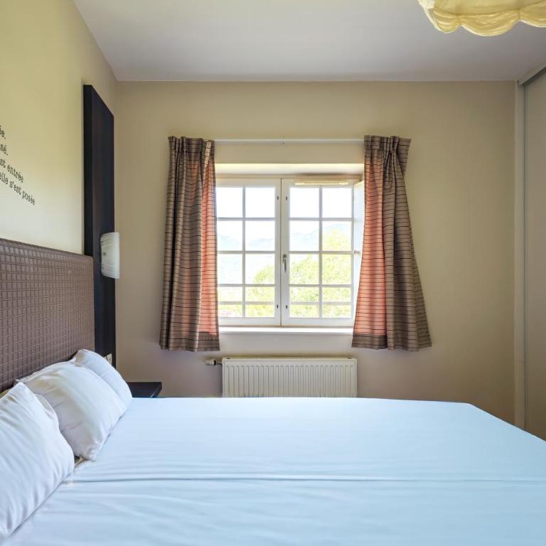 Apparthôtel Tempologis - Chateau de la Rochette - Chambre Quadruple - Vue sur Montagnes - 6