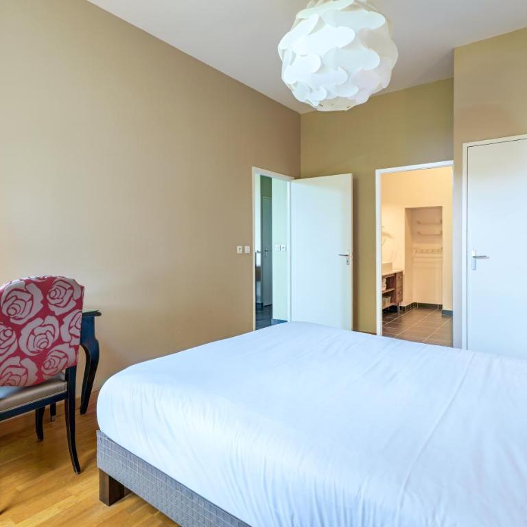 Apparthôtel Tempologis - Chateau de la Rochette - Chambre Triple - 10