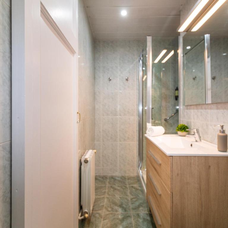 Central & Fully Equipped Apartment in Eixample Next to Metro, Sleeps 5 - Apartamento de 3 dormitorios - 6
