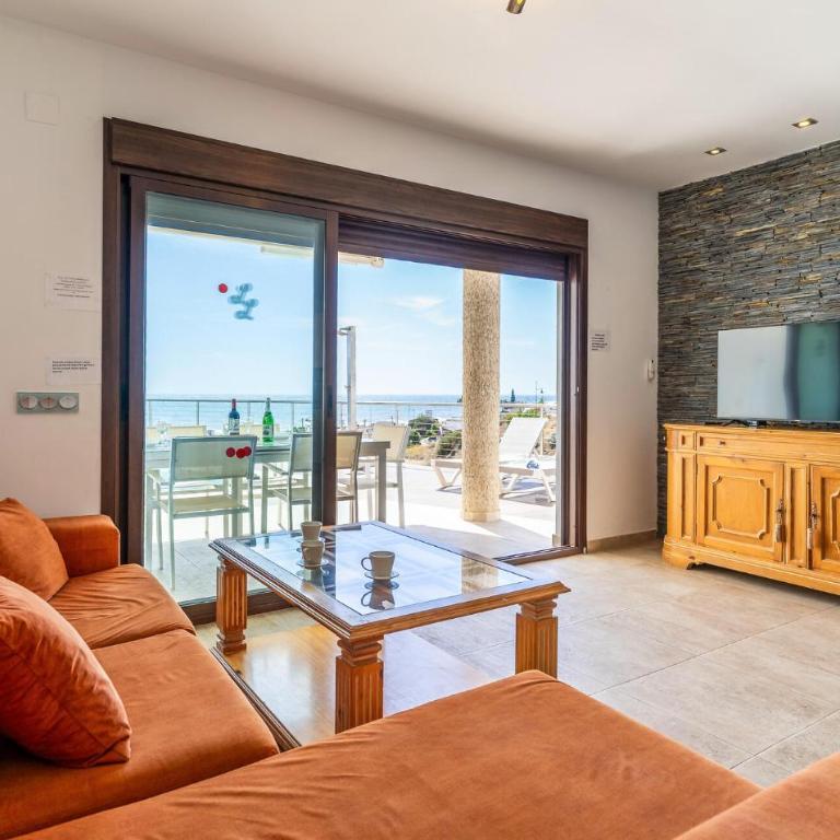 Awesome Home In Torrox Costa - Casa de 4 dormitorios - 1