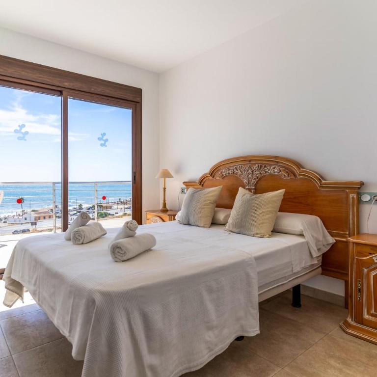 Awesome Home In Torrox Costa - Casa de 4 dormitorios - 4