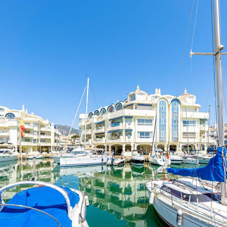 Puerto Marina Terrace Apartment, 1 min from the BEACH - Apartamento de 1 dormitorio - 56