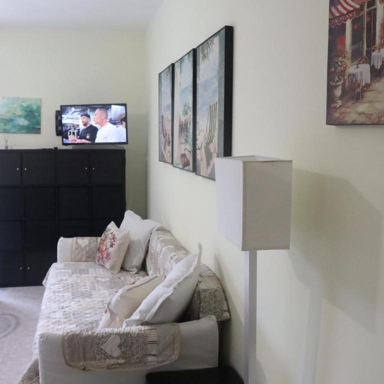 Monika Holiday 12 Beatrice Home - One-Bedroom Apartment - 38