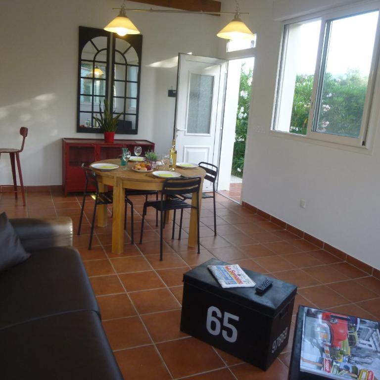 Mas Picton chambres d'hôtes piscine jardin 10 min à pied de la mer - Maison 1 Chambre - 9