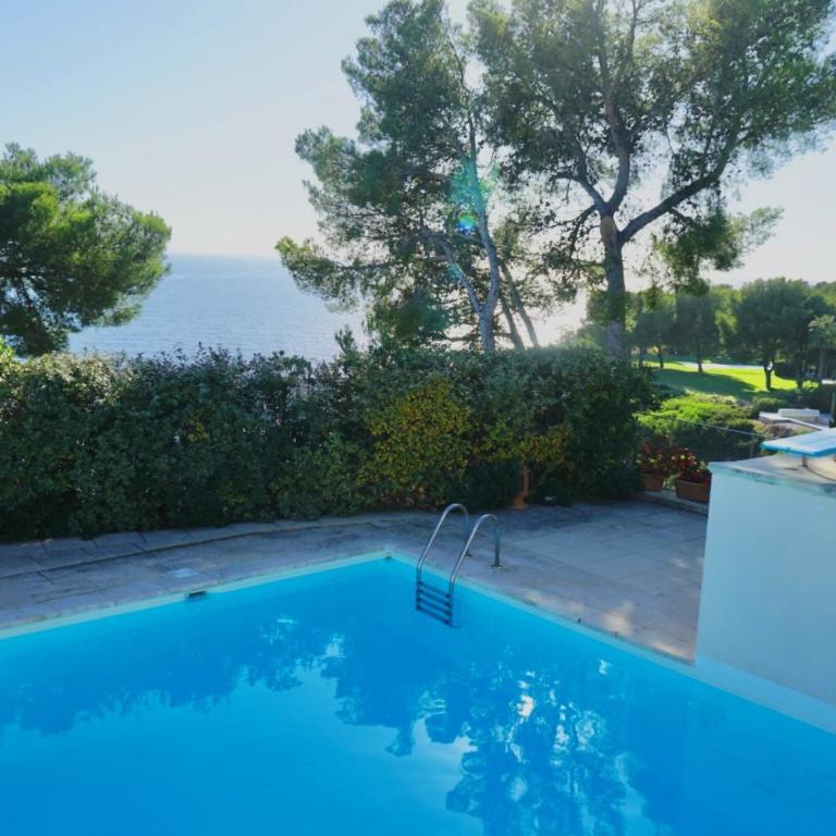 Grande villa familiale vue mer avec piscine - domaine privé à St Cyr sur Mer - Villa avec Piscine Privée - 77